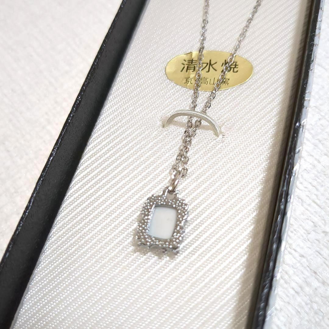 Kiyomizu-Yaki porcelain pendant cobalt white floral necklace showing plain back of pendant