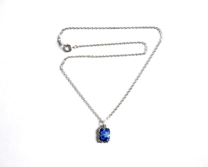 Kiyomizu-Yaki porcelain pendant cobalt white floral necklace showing the clasp