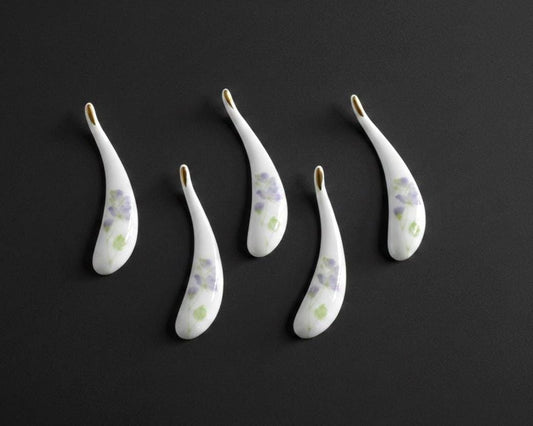 Kikyo Bellflower Porcelain Chopstick Rest Set in traditional style with floral motifs