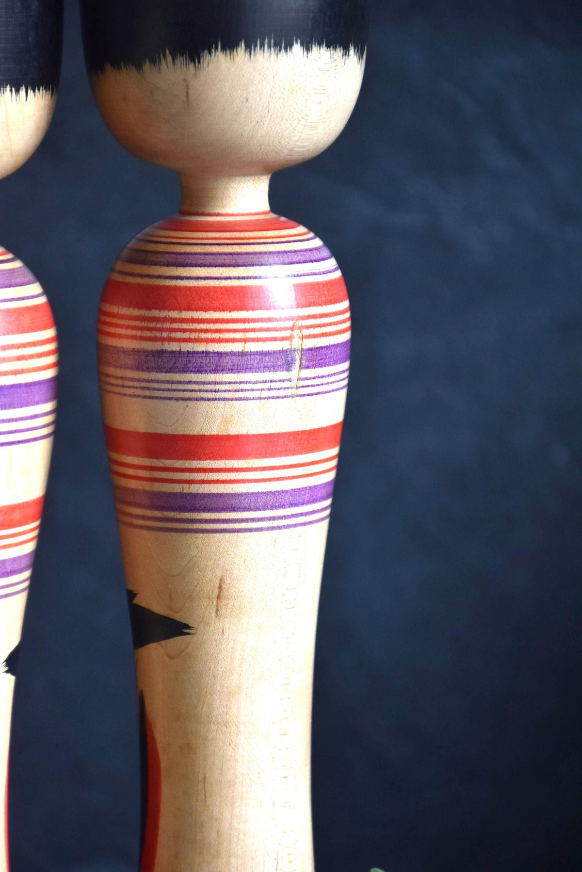 Zenji Sato kokeshi dolls close up of body pattern and painted stripes
