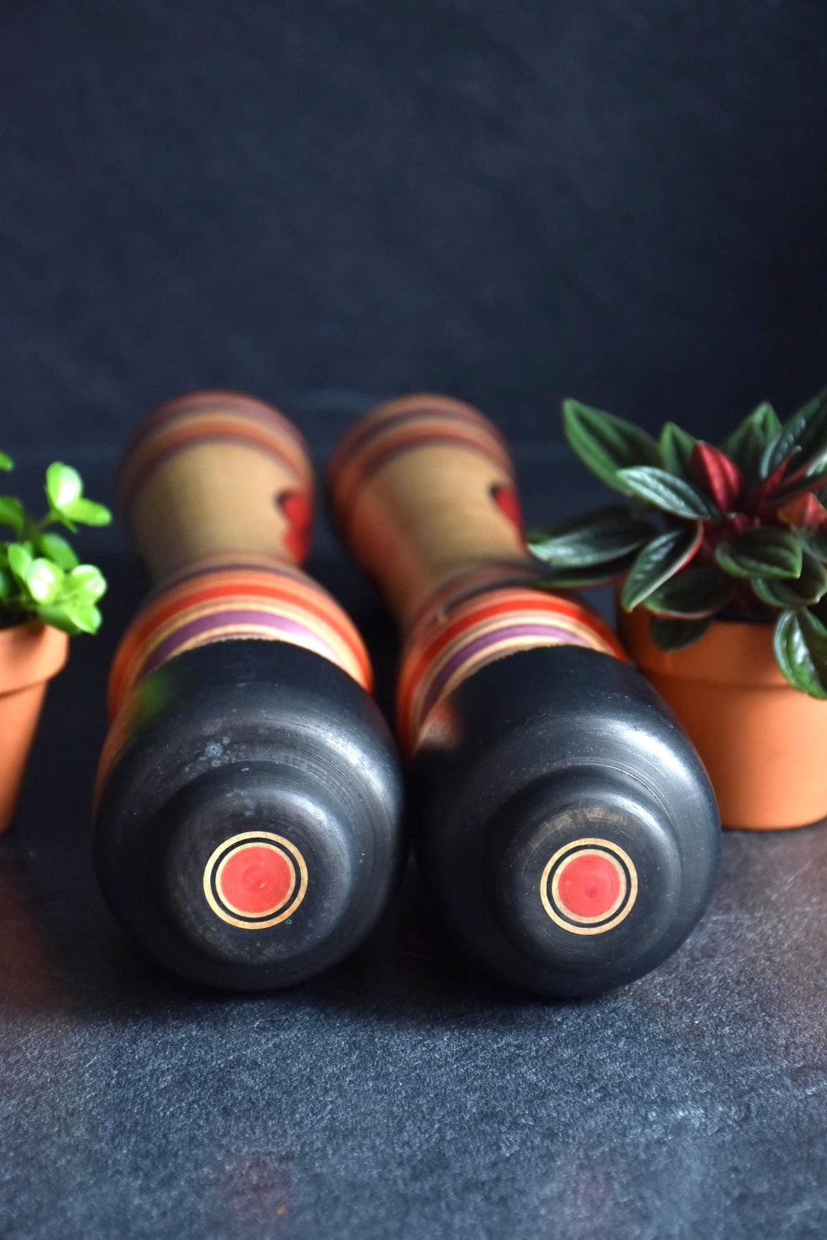 Zenji Sato kokeshi dolls highlighting the top of the head and painted crown