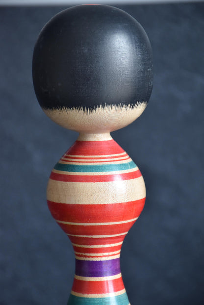 Senzo Mori Tsugaru kokeshi doll detail of the round head and painted hair