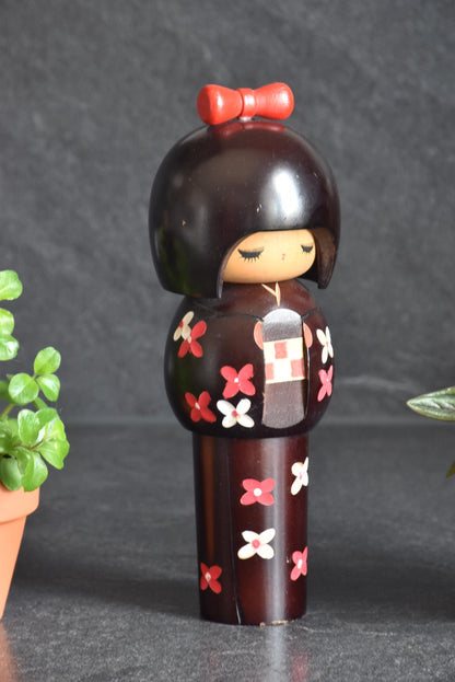 Sosaku Kokeshi Doll Hajime Miyashita angled view highlighting the face