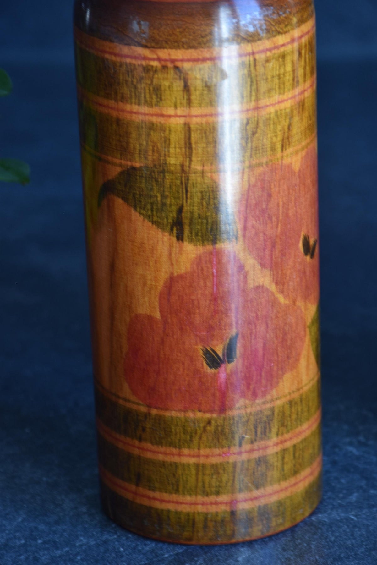 Noboru kokeshi dolls pattern detail of cylindrical body design