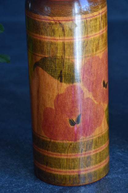 Noboru kokeshi dolls pattern detail of cylindrical body design