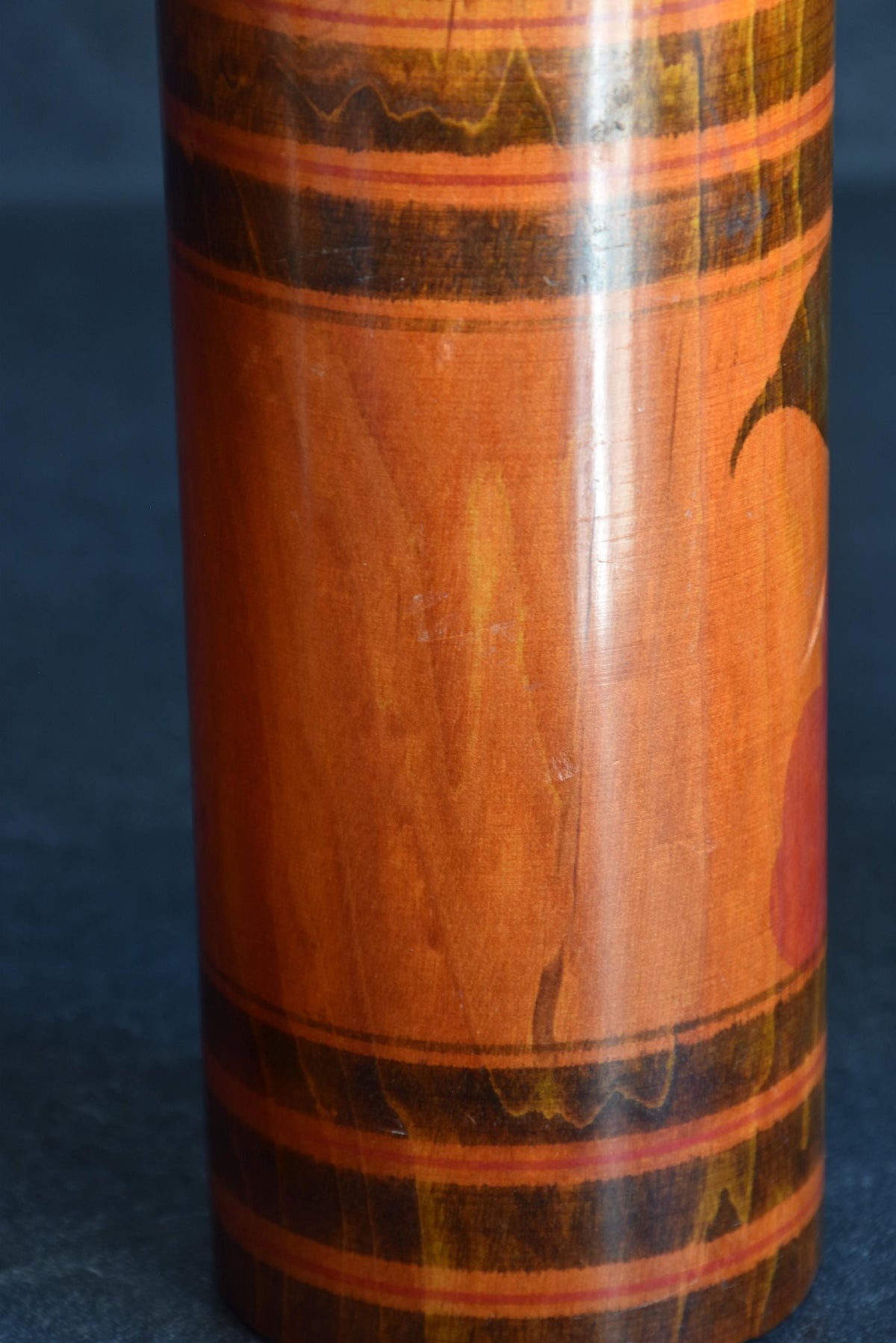 Noboru kokeshi dolls surface condition on body