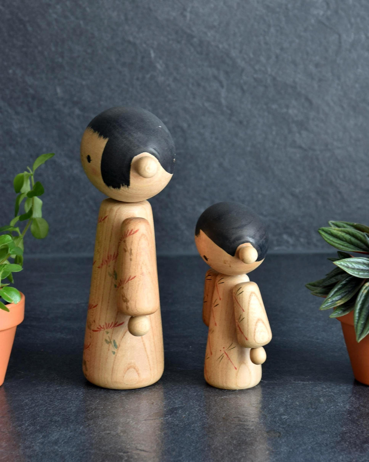 Hideo Ishihara kokeshi pair side profile view