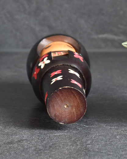 Sosaku Kokeshi Doll Hajime Miyashita bottom base showing wooden texture