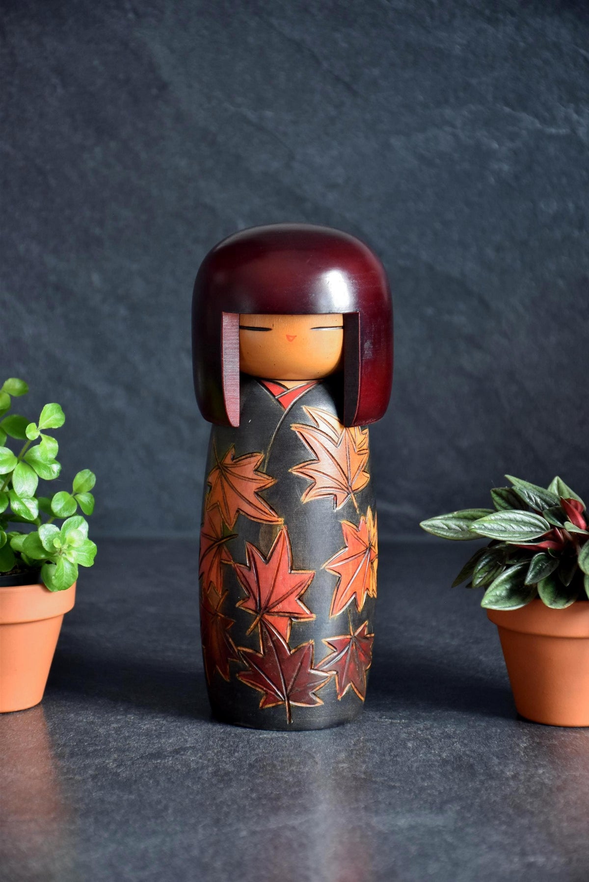 Kohji Sumiya Sosaku Kokeshi Autumn Leaves wooden doll with bob haircut and carved maple pattern