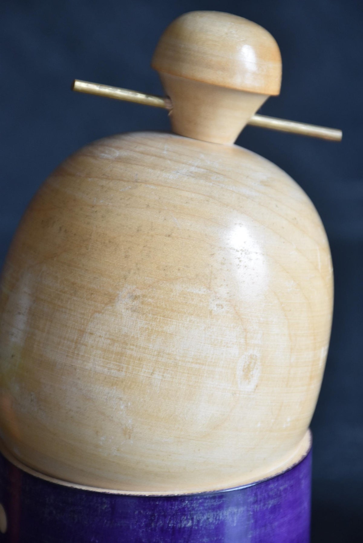 Sato Suigai kokeshi showing a close-up of the smooth rounded wooden head back
