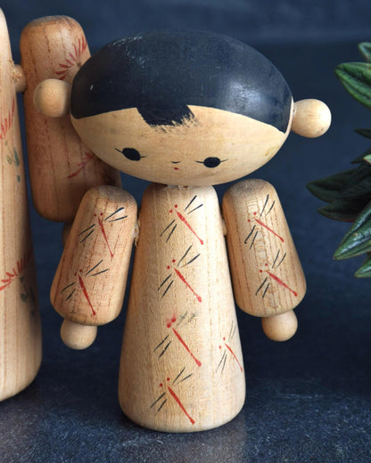 Hideo Ishihara kokeshi small doll dragonfly pattern detail