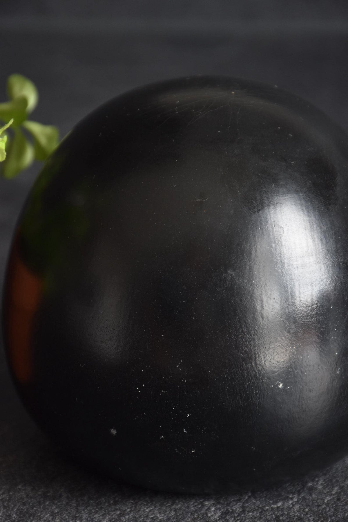 Toa Sekiguchi Sosaku Kokeshi Doll detailed view of the polished black head surface