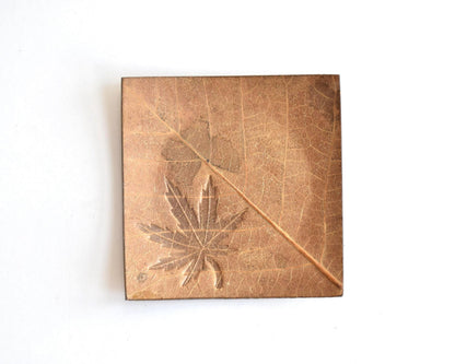 Hida Kōgei Hōba Magnolia Leaf Tray showing maple leaf detail and natural veins