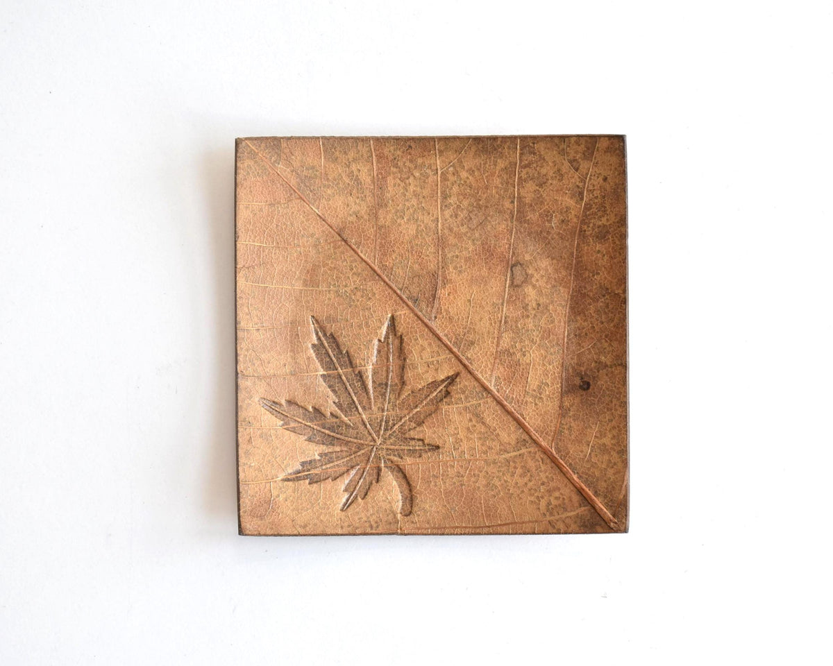 Hida Kōgei Hōba Magnolia Leaf Tray showing maple leaf motif on textured leaf