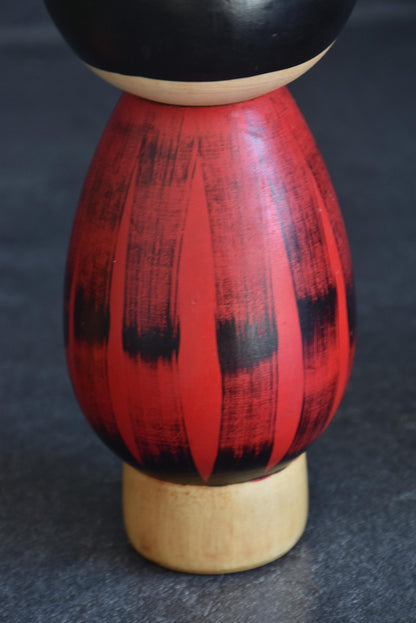 Hideo Ishihara Sosaku Kokeshi Doll Yukake Red Sunset front body bamboo pattern detail