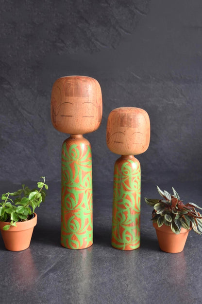 Issetsu Kuribayashi Sosaku Kokeshi Pair Mugen Arabesque showing both dolls standing side by side