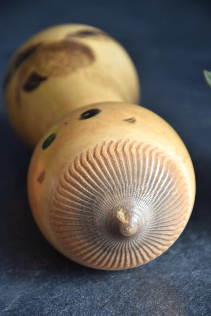 Masao Watanabe kokeshi doll top of head showing peaked hairstyle and chip