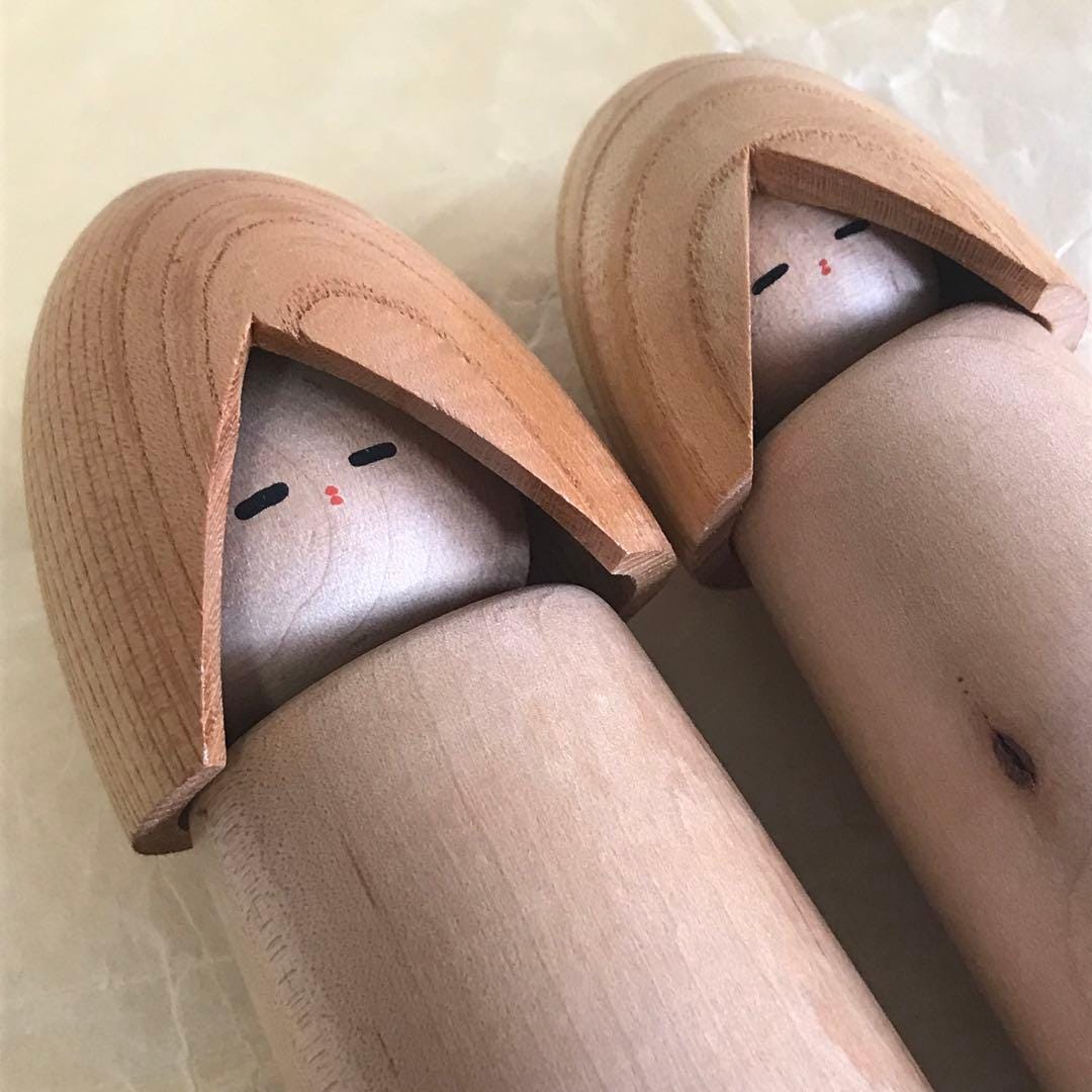 Shido Shozan Sosaku Kokeshi Pair Yukiko Misaki Snow Cape showing alternate close up angle of wooden hoods