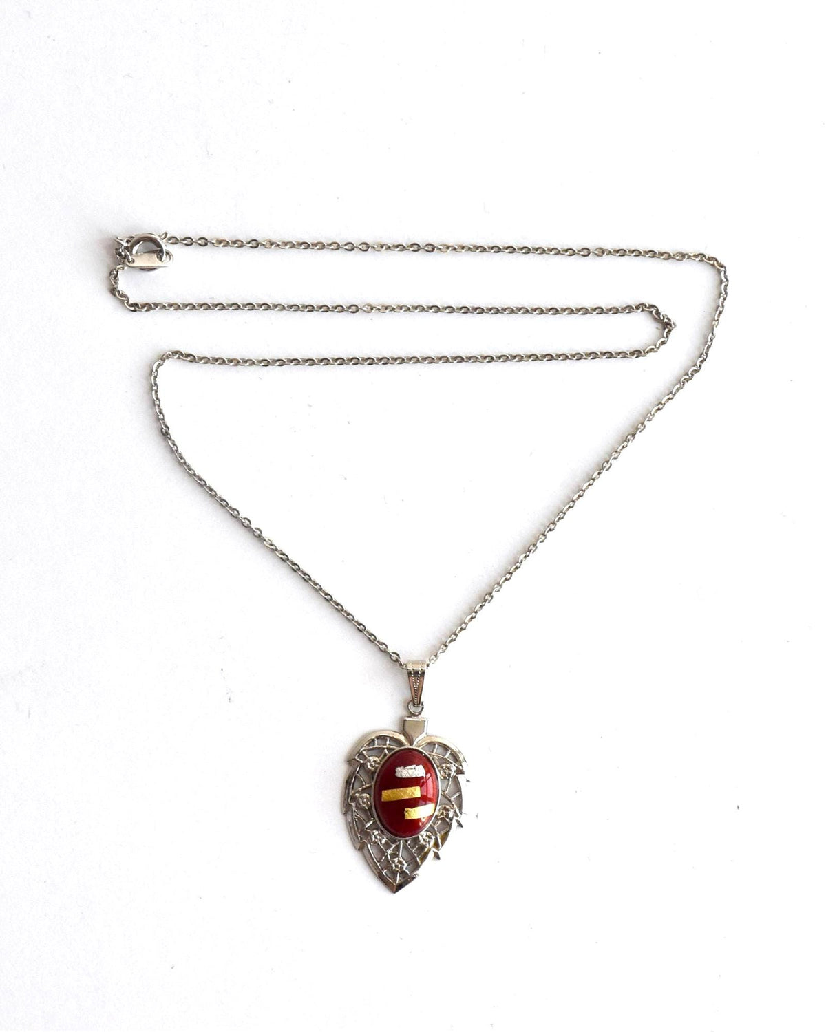 Okagaki Kōtoku vintage necklace chain layout with pendant and clasp detail