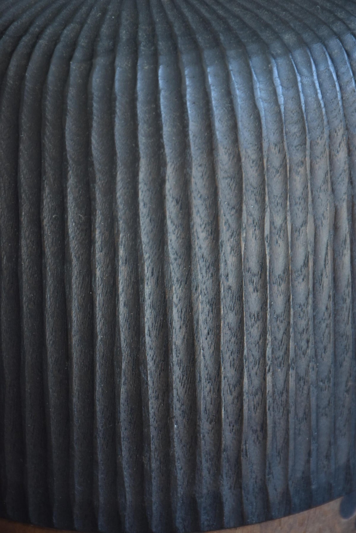 Sanpei Yamanaka kokeshi close-up texture of carved vertical ridges in dark hair