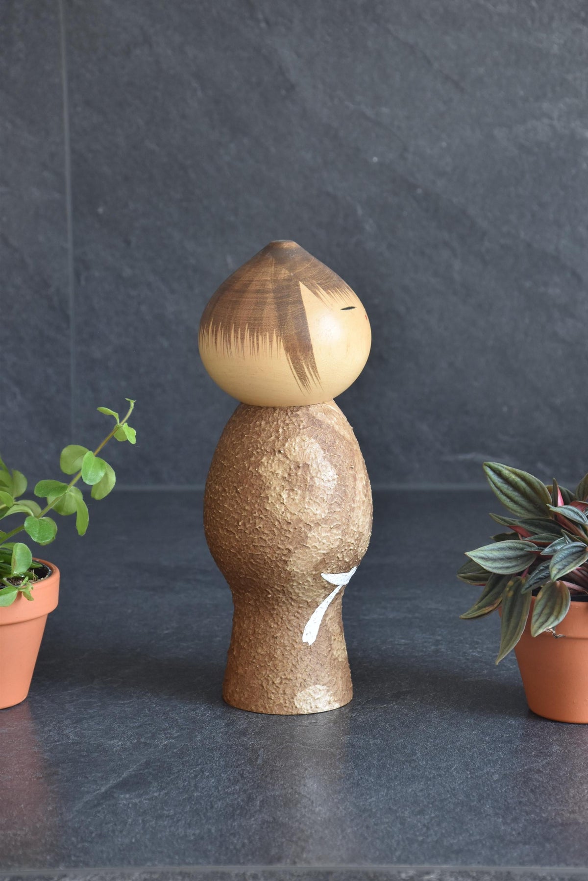 Masao Watanabe Sosaku Kokeshi Doll Mushin angled view showing side of head and body