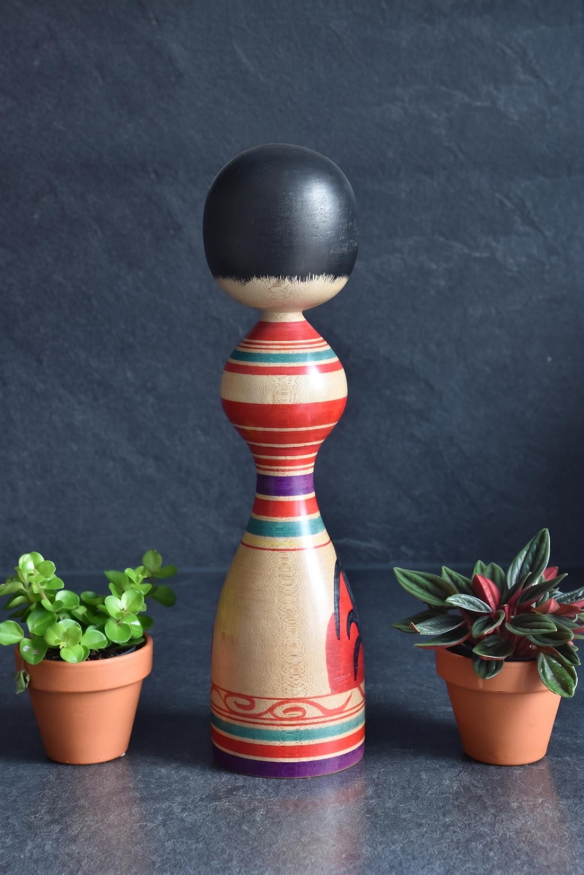 Senzo Mori Tsugaru kokeshi doll showing the back side and turned wood texture