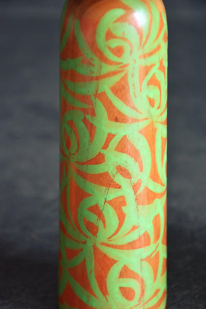 Issetsu Kuribayashi sosaku kokeshi doll showing green hand painted arabesque pattern detail