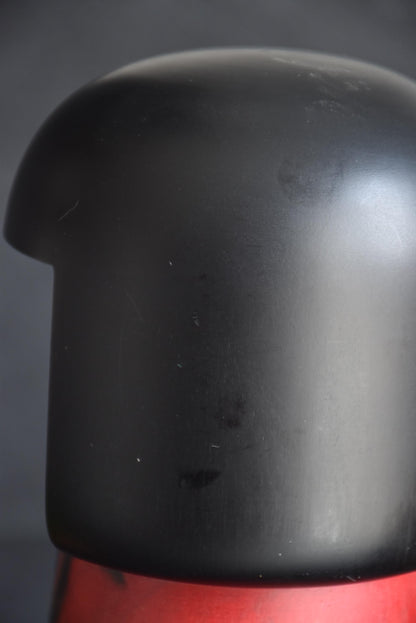 Masae Fujikawa kokeshi doll close-up of the back of the black bob hairstyle and head