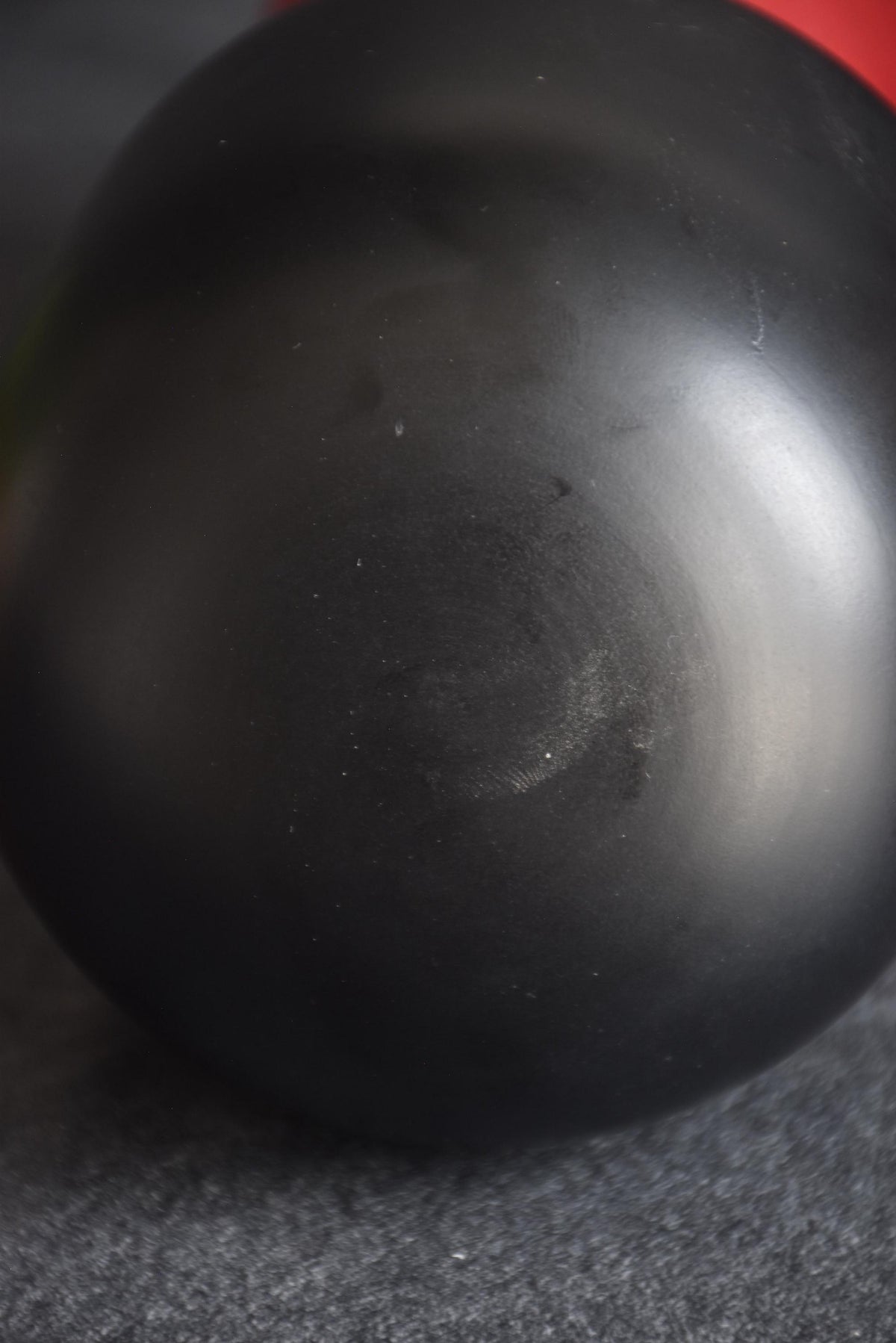 Masae Fujikawa kokeshi doll top of the rounded black head showing finish texture