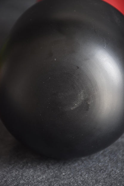 Masae Fujikawa kokeshi doll top of the rounded black head showing finish texture