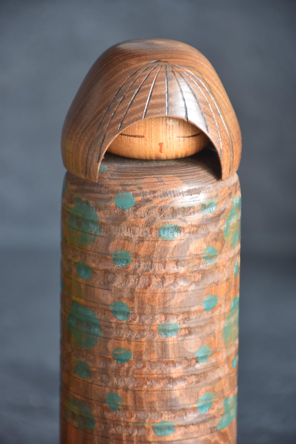 Miyajima Muhitsu kokeshi doll middle body pattern detail