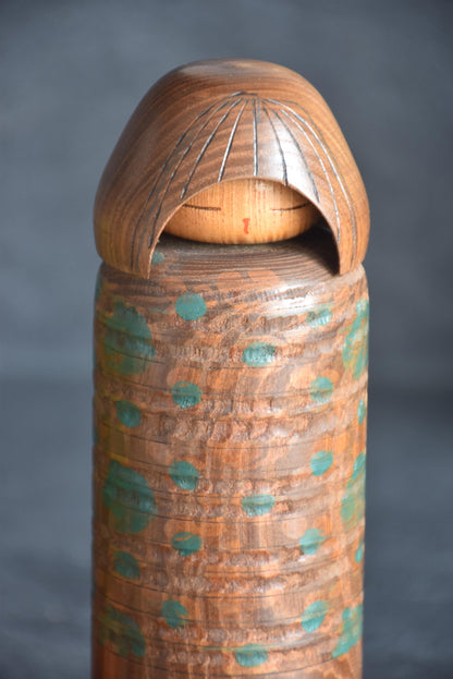 Miyajima Muhitsu kokeshi doll middle body pattern detail