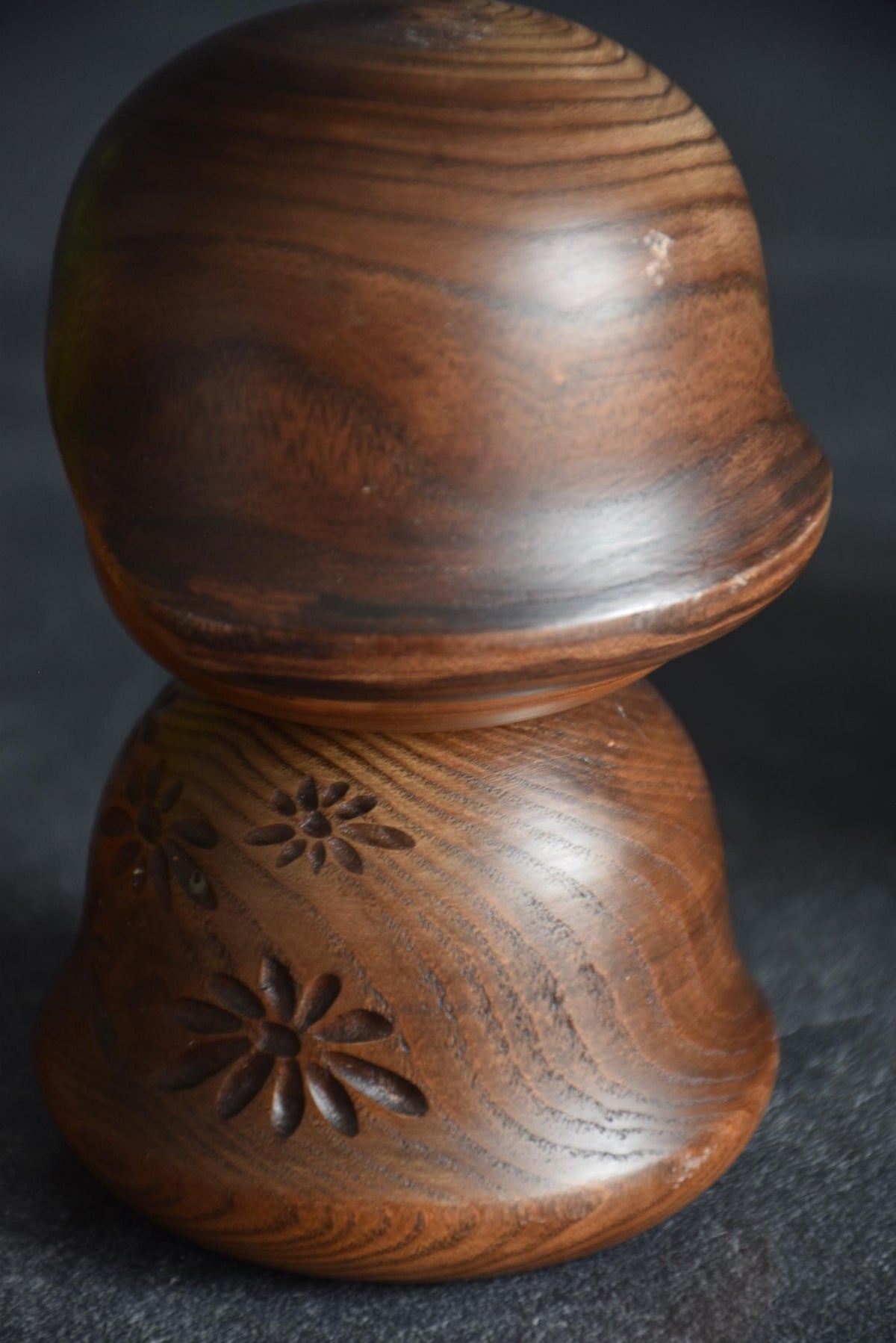 Takeda Masashi kokeshi doll showing side profile and body pattern