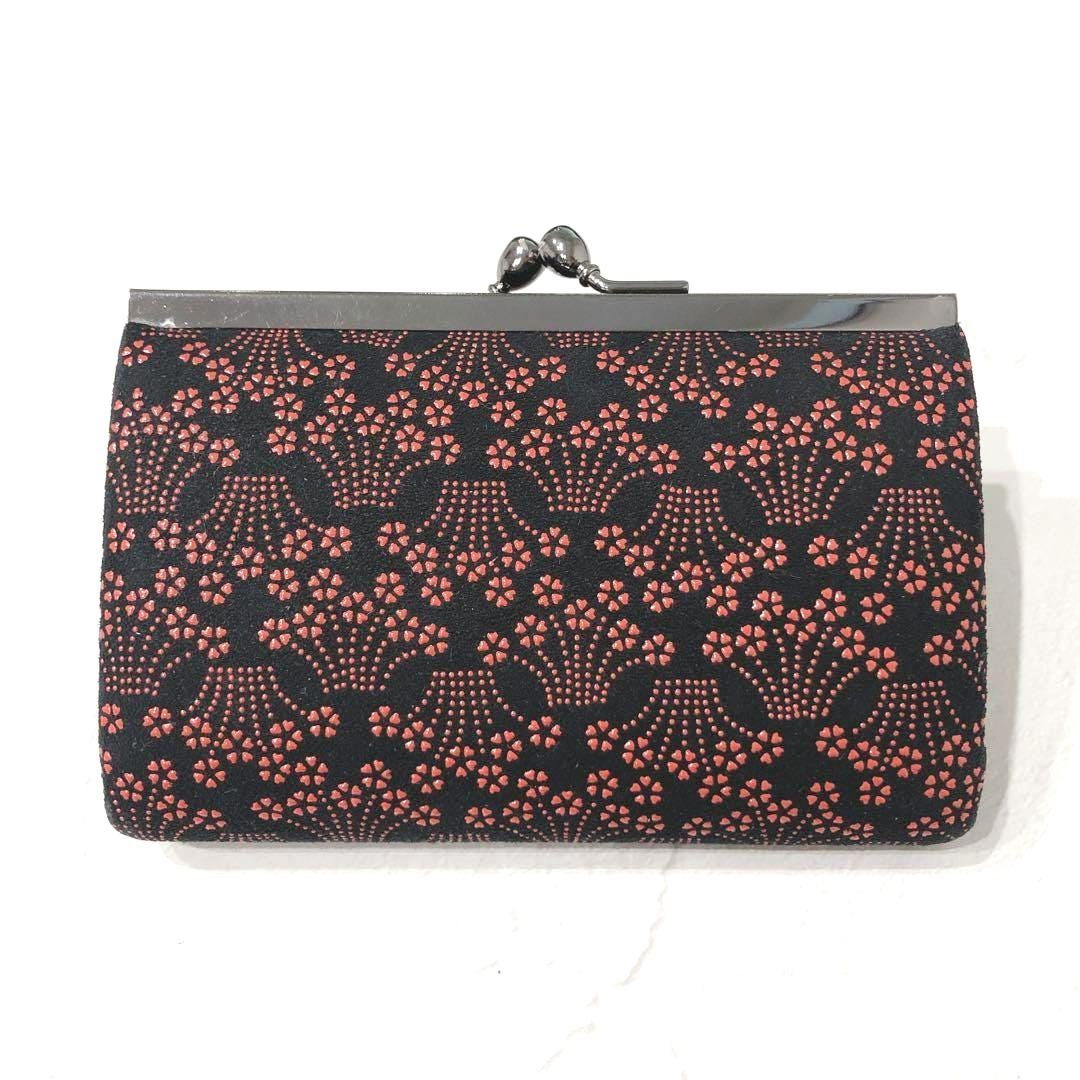 Inden Deerskin Gamaguchi Coin Purse top view of the metal frame and clasp