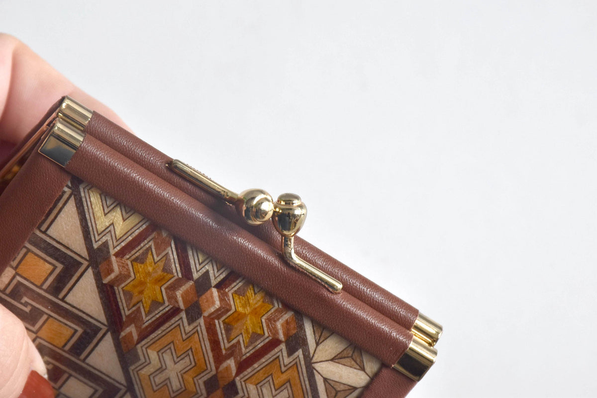 Yosegi Zaiku coin purse close up of gold tone clasp and brown frame