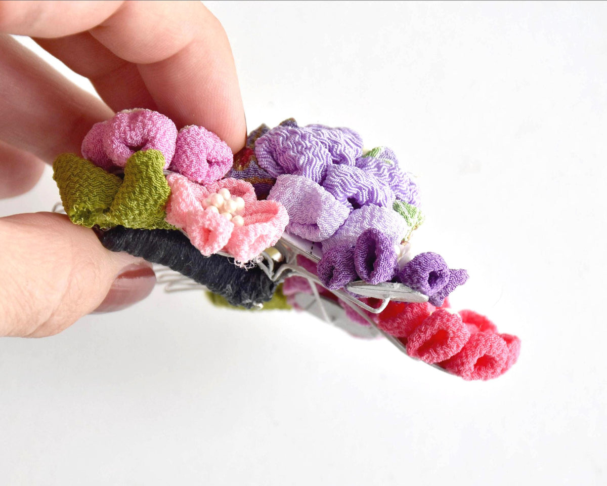 Tsumami-Zaiku Chirimen Crepe Flower Hair Comb viewed from the side profile showing flower depth