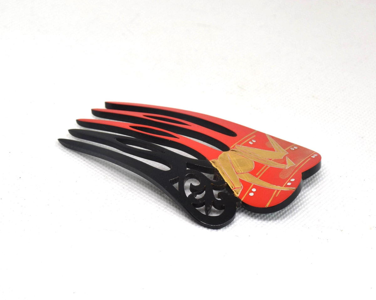 Kanzashi Hair Comb Origami Crane Red And Black Lacquer angled view of the four-prong fork