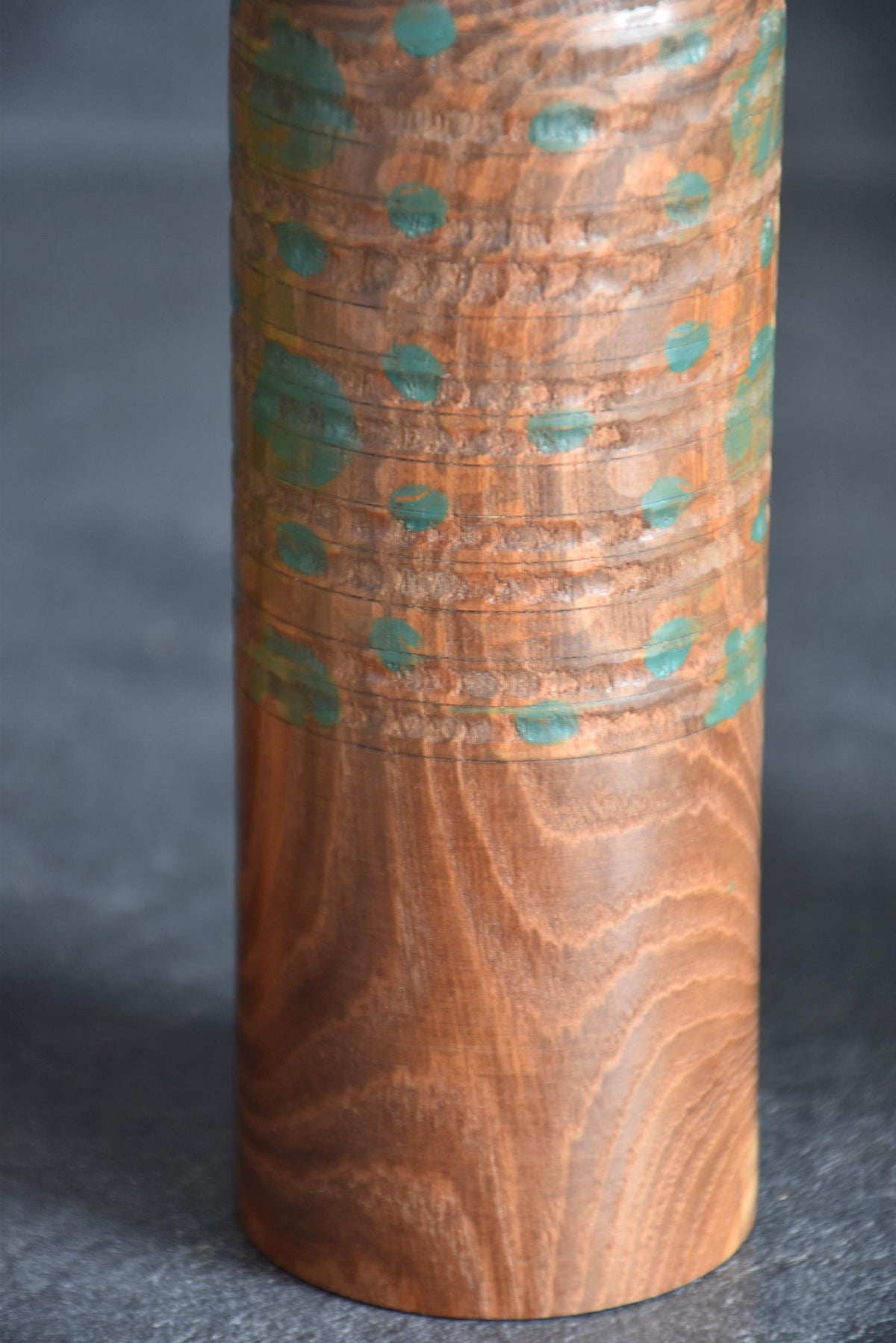 Miyajima Muhitsu kokeshi doll lower body wood grain detail