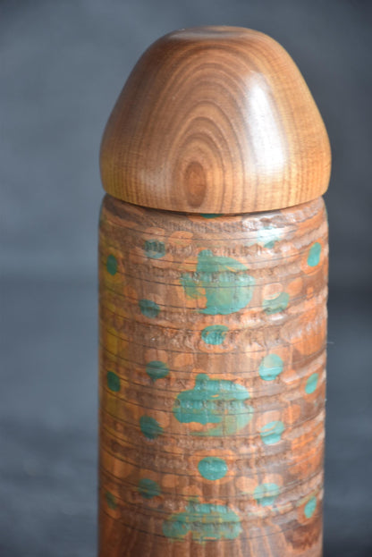 Miyajima Muhitsu kokeshi doll crown wood grain close up