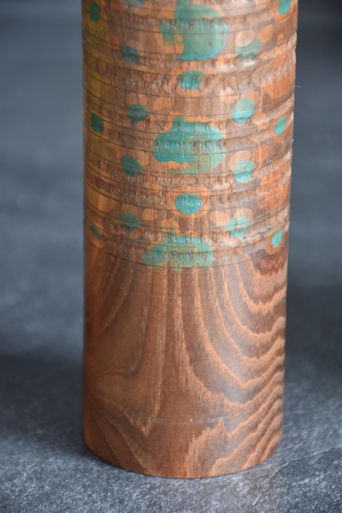 Miyajima Muhitsu kokeshi doll lower trunk pattern close up