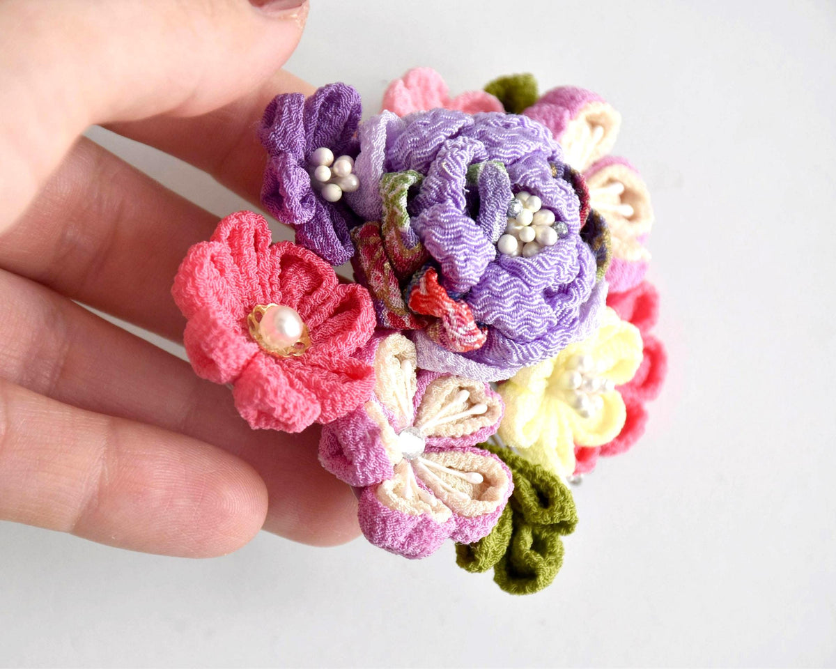 Tsumami-Zaiku Chirimen Crepe Flower Hair Comb held in hand showing the front floral arrangement