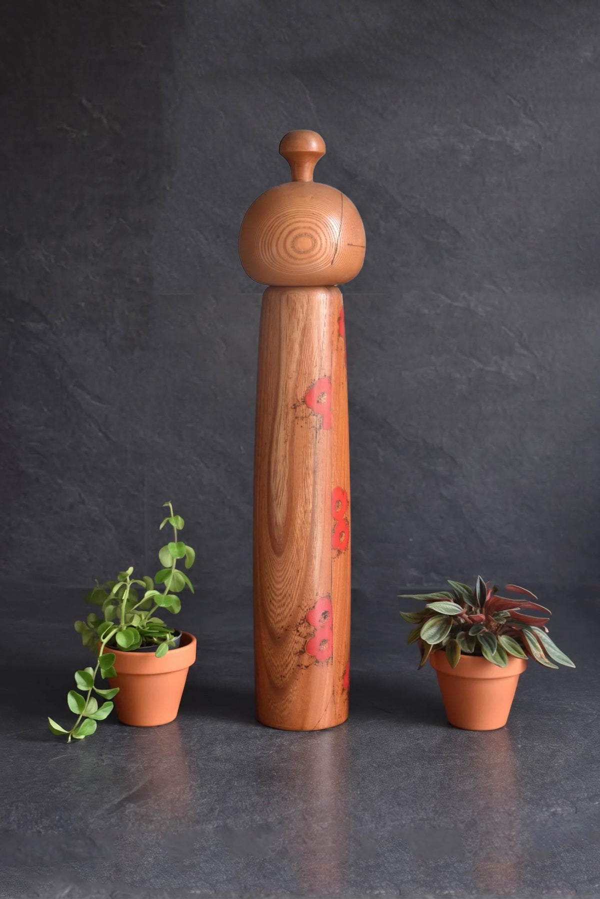 Toa Sekiguchi kokeshi doll showing the back with natural wood grain