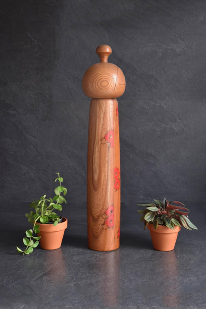 Toa Sekiguchi kokeshi doll showing the back with natural wood grain