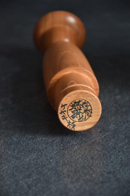 Kenji Miyazawa Dekunobo Hanamaki folk art kokeshi doll showing base with handwritten Japanese signature