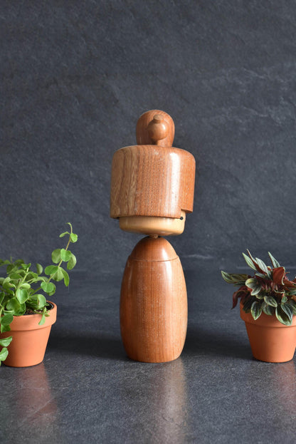 Masuo Sato kokeshi doll back view of the carved wooden bob hair and body