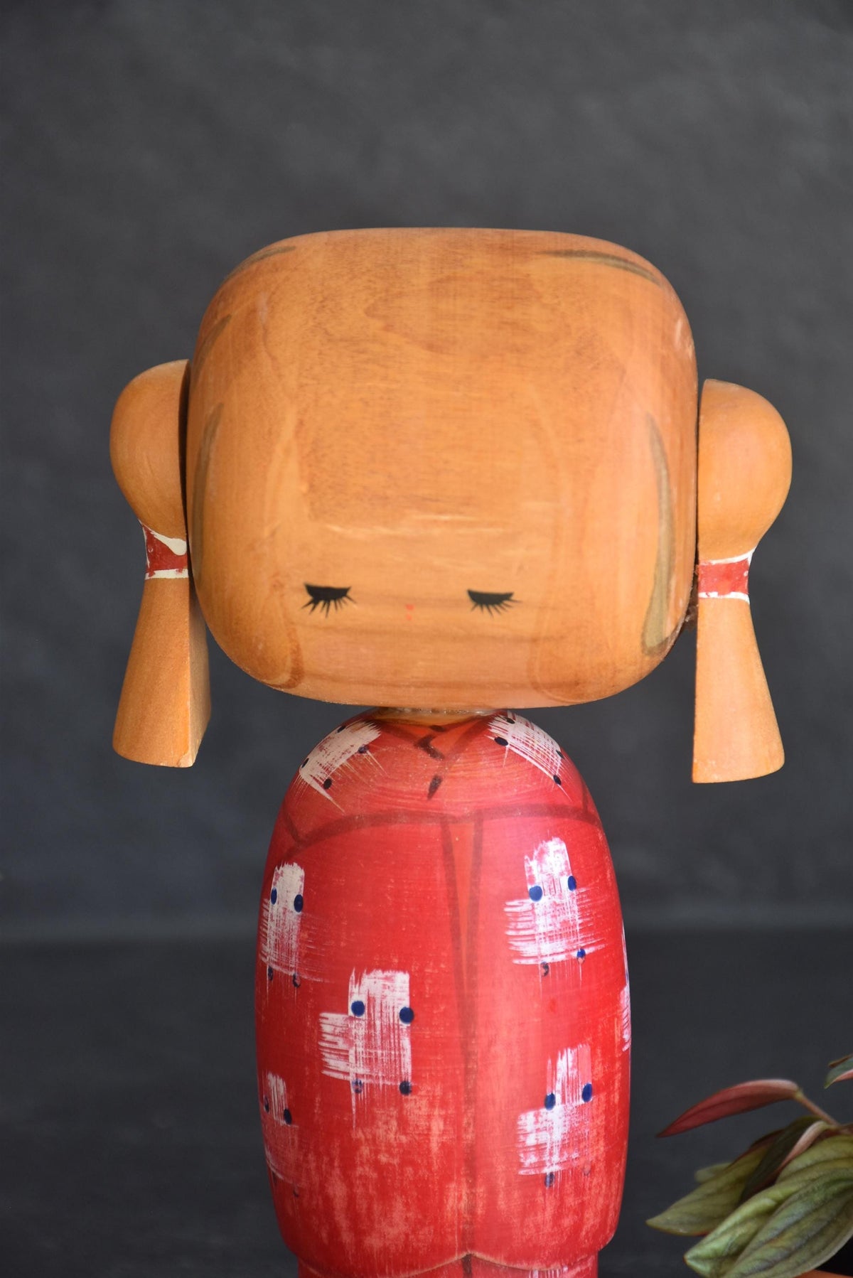 Hajime Miyashita kokeshi doll upper body close up from the front