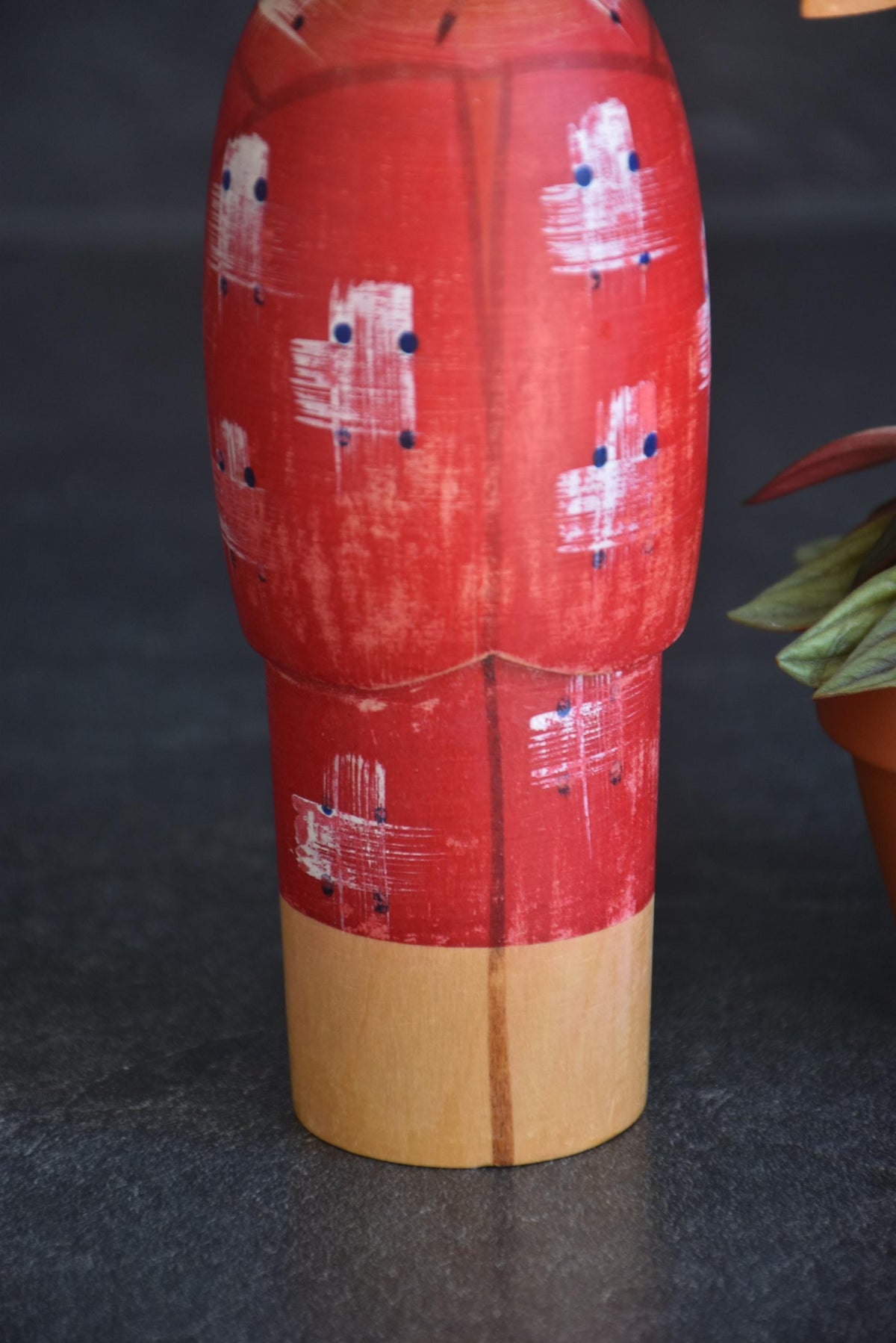 Hajime Miyashita kokeshi doll lower body pattern detail