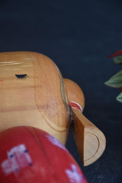 Hajime Miyashita kokeshi doll neck area showing glue residue