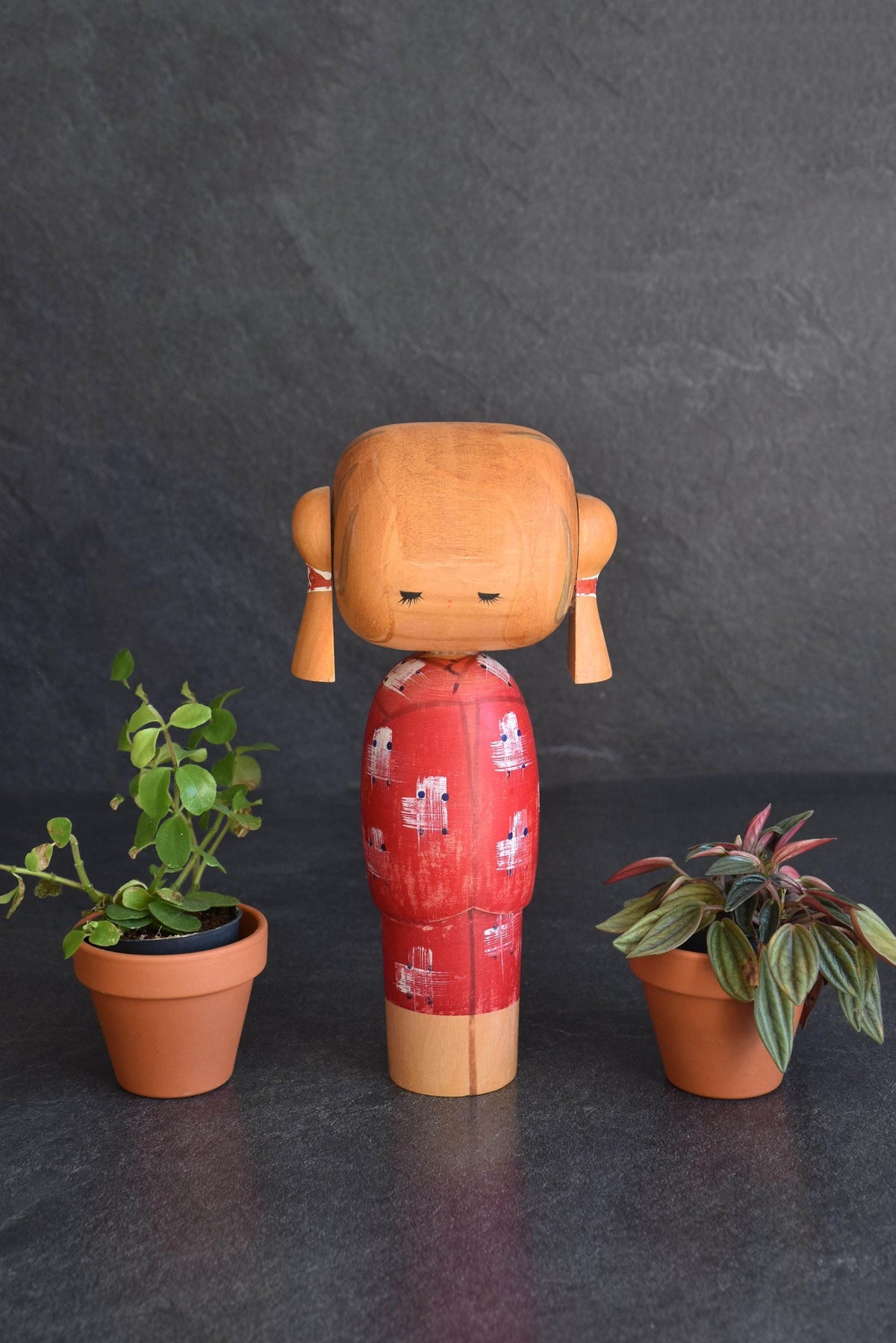 Hajime Miyashita Sosaku Kokeshi Red Geometric Ribbon doll standing upright