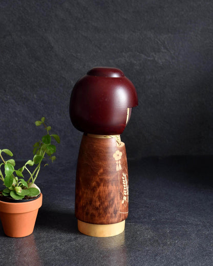 Sato Suigai Sosaku kokeshi doll Shijo angled view showing carved grain stalk details